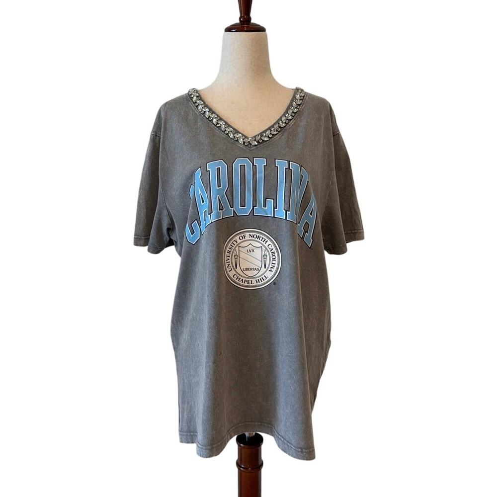 NWT Gameday Couture North Carolina Tar Heels Rhinestone T-Shirt, Gray, Large
